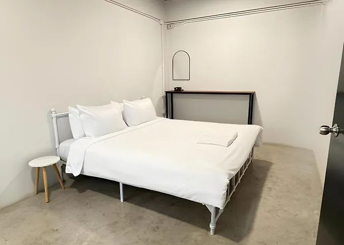 Xx Yellow Place Sukhumvit Soi 2 - Bts Nana