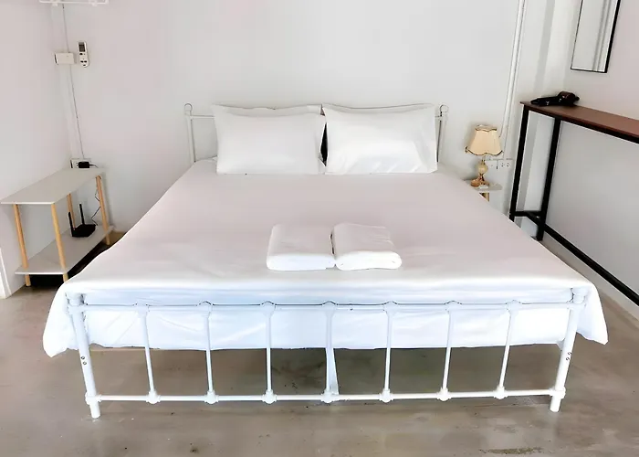 Xx Yellow Place Sukhumvit Soi 2 - Bts Nana Бангкок