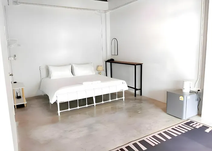 Xx Yellow Place Sukhumvit Soi 2 - Bts Nana Бангкок